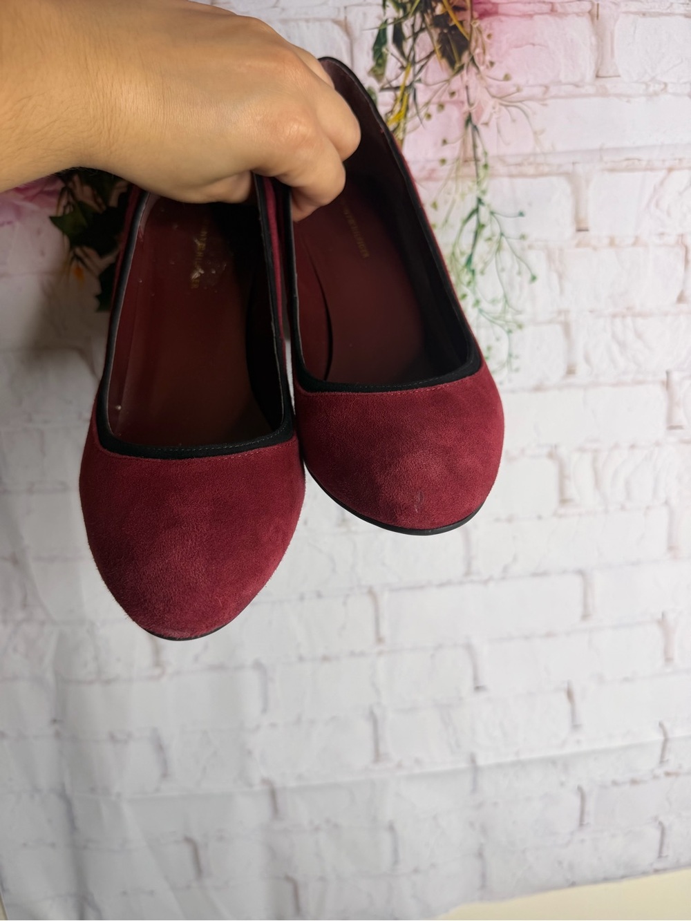 Tommy Hilfiger Burgundy Heel Pumps with Gold Accent Design - Picture 3 of 8